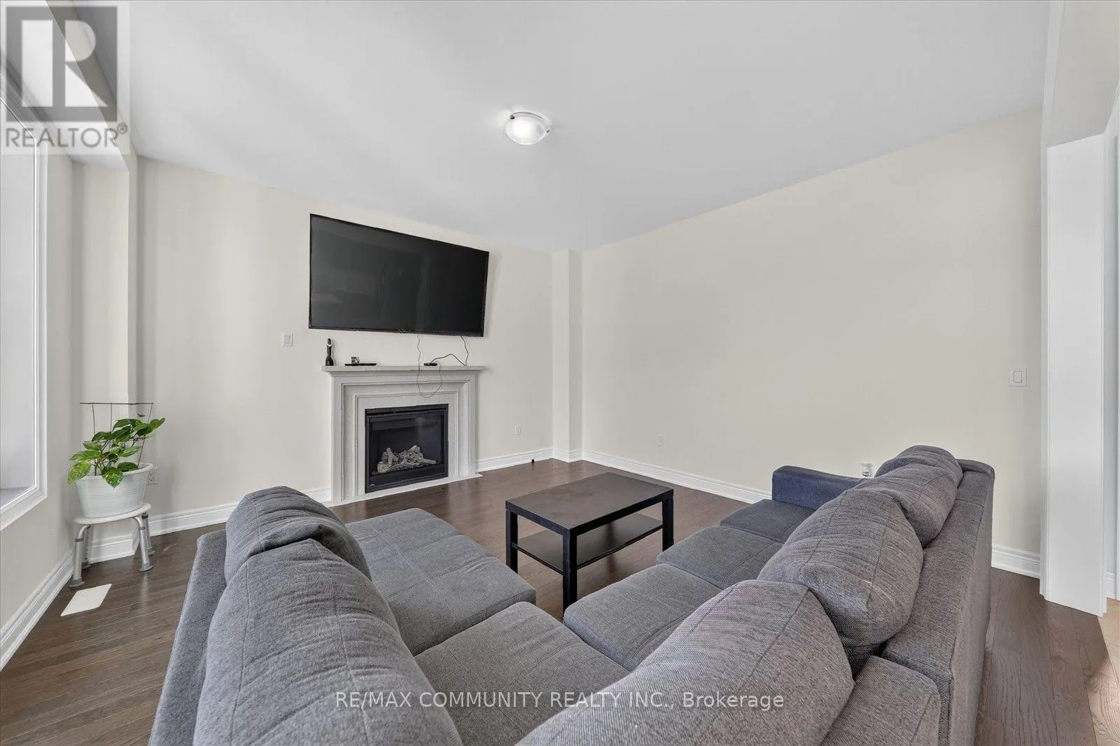 19 ROGERSON STREET