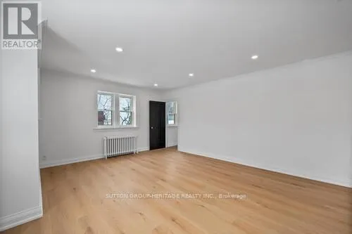 860 SIMCOE STREET N