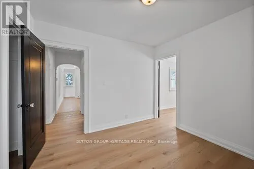 860 SIMCOE STREET N