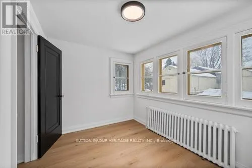 860 SIMCOE STREET N