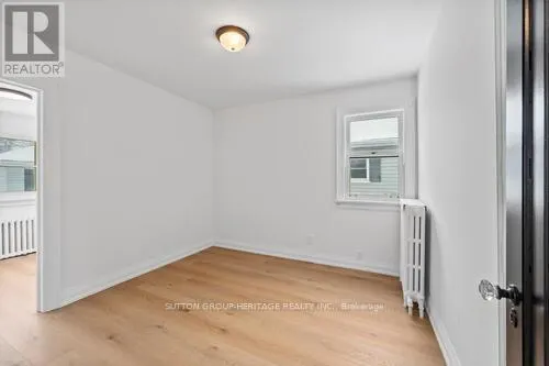 860 SIMCOE STREET N