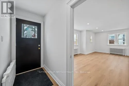 860 SIMCOE STREET N