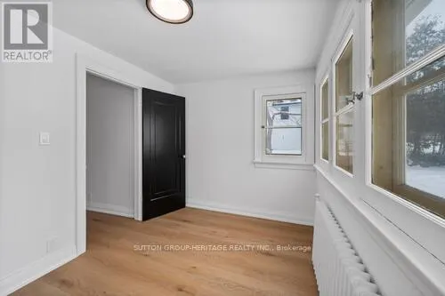 860 SIMCOE STREET N