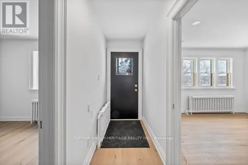 860 SIMCOE STREET N