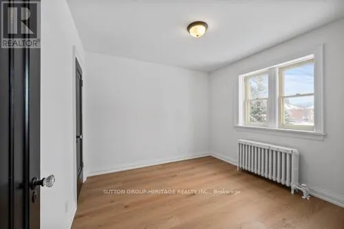 860 SIMCOE STREET N