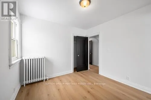 860 SIMCOE STREET N