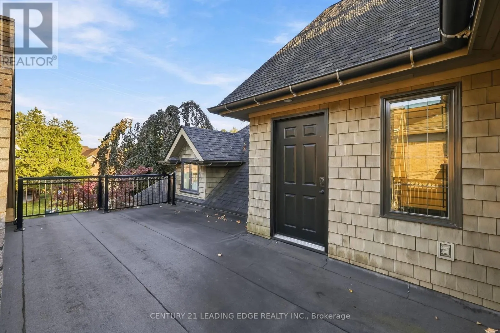 134 FRONT STREET E