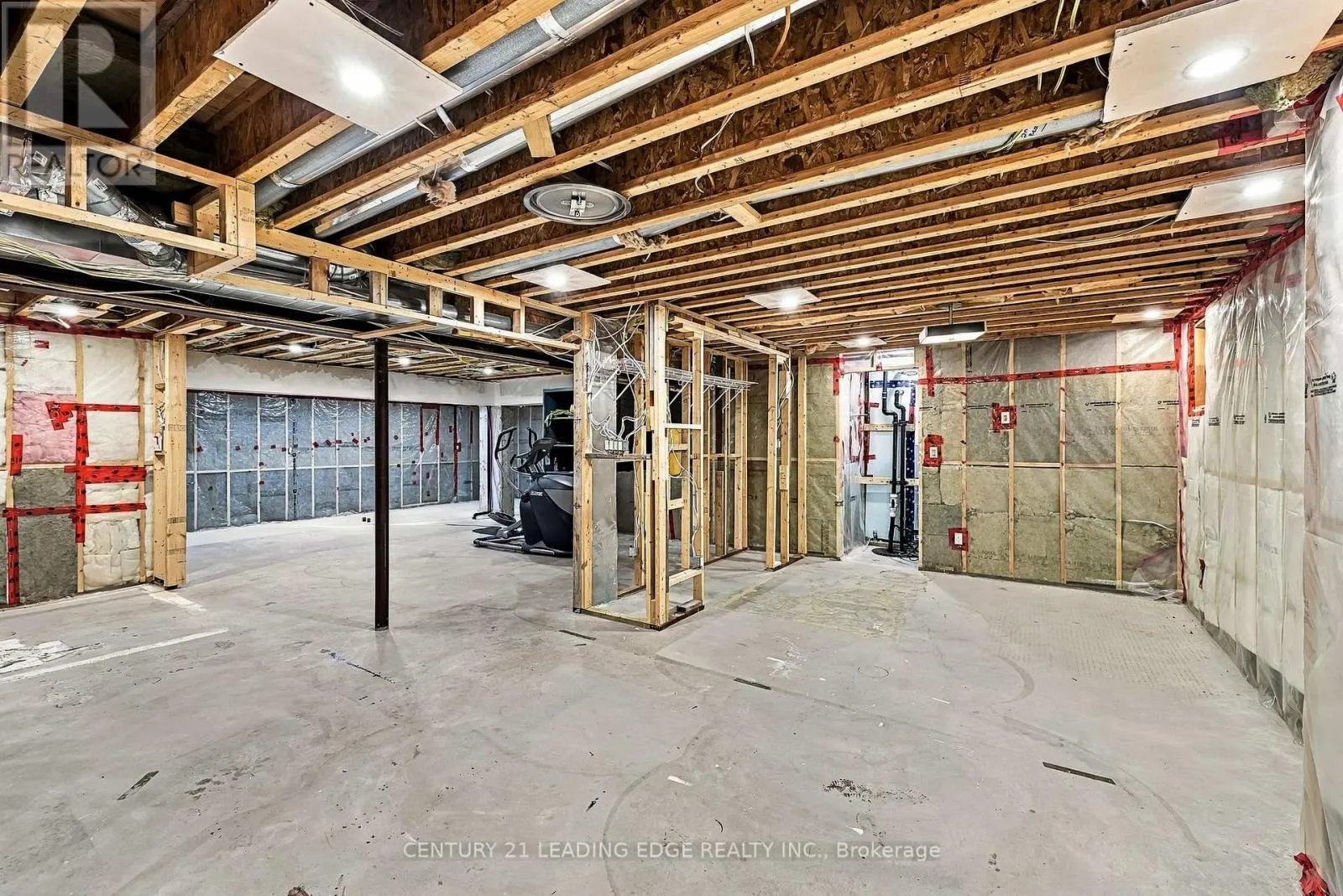 134 FRONT STREET E