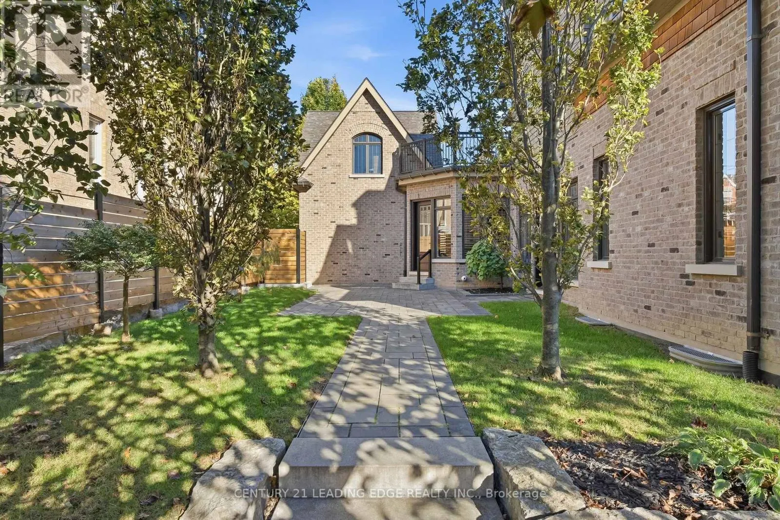 134 FRONT STREET E