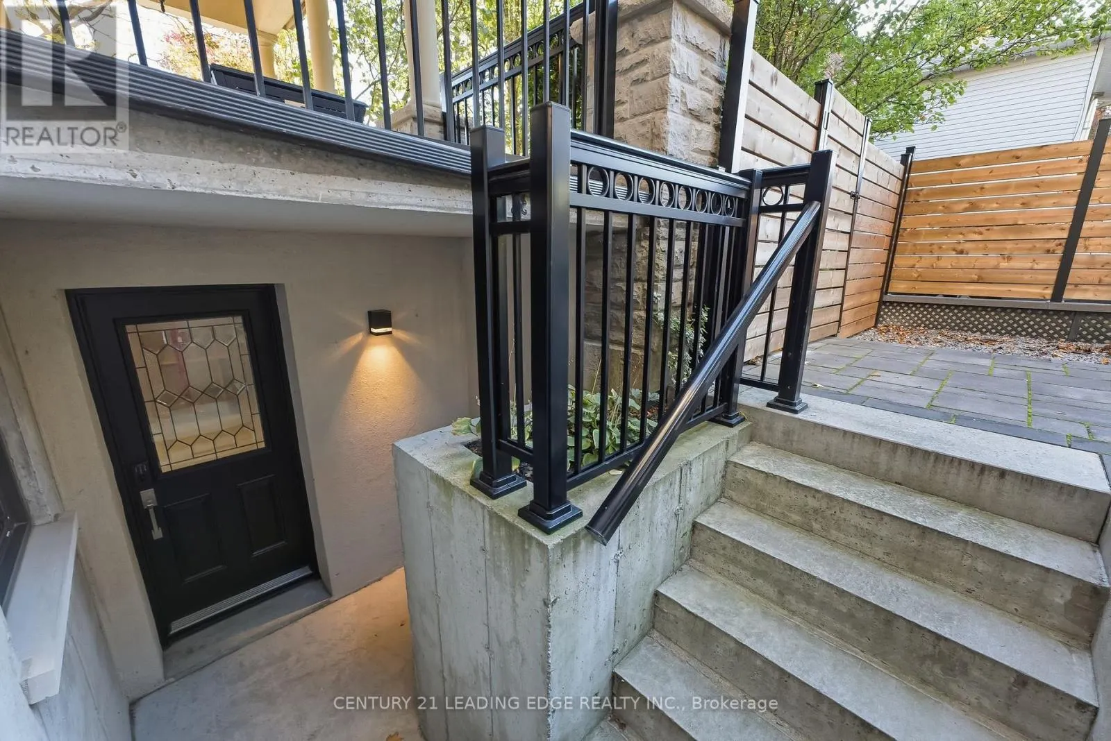 134 FRONT STREET E