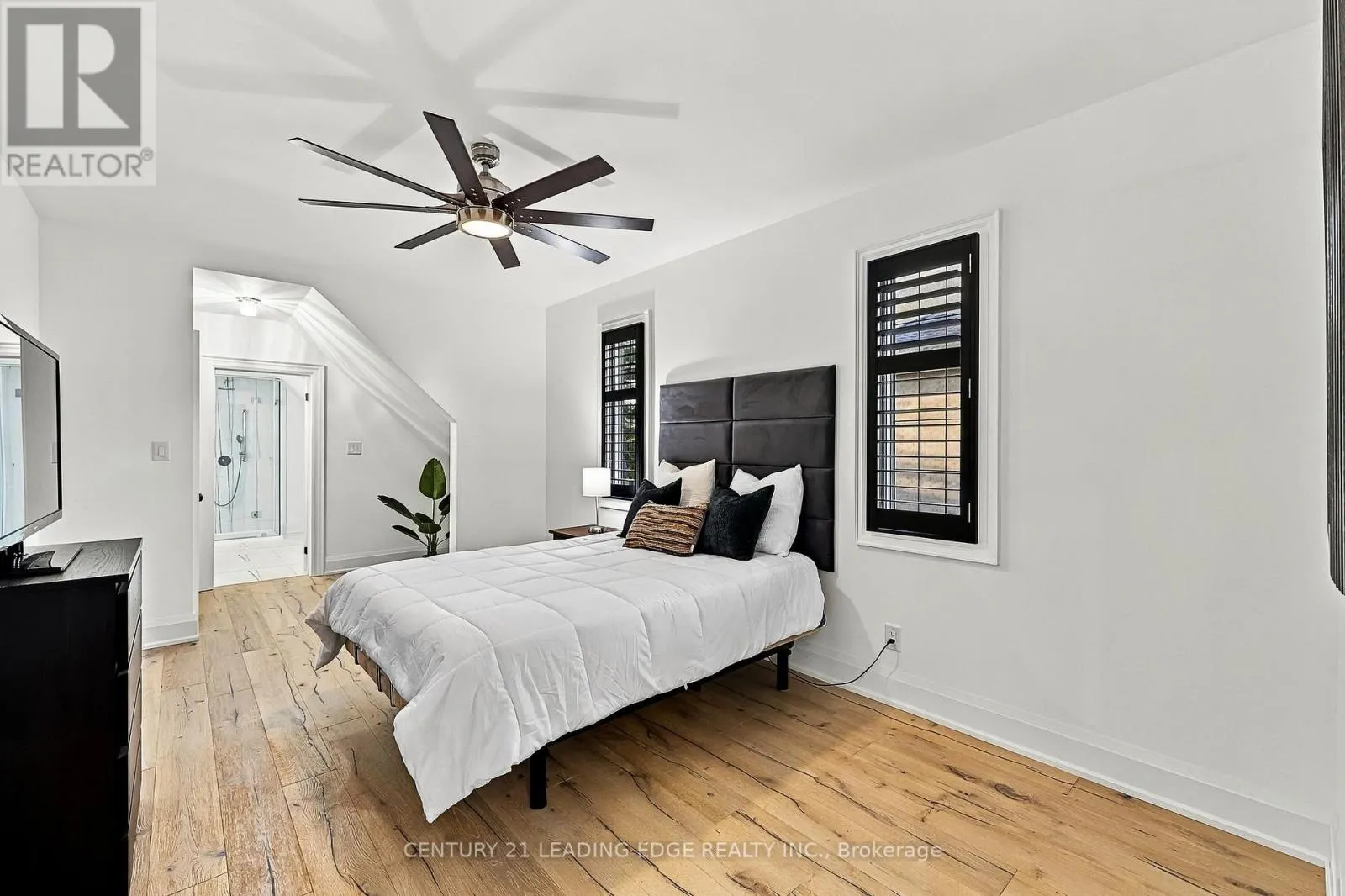 134 FRONT STREET E