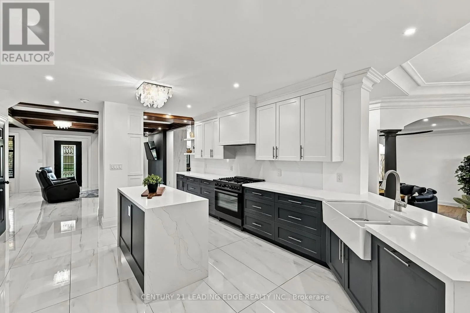134 FRONT STREET E