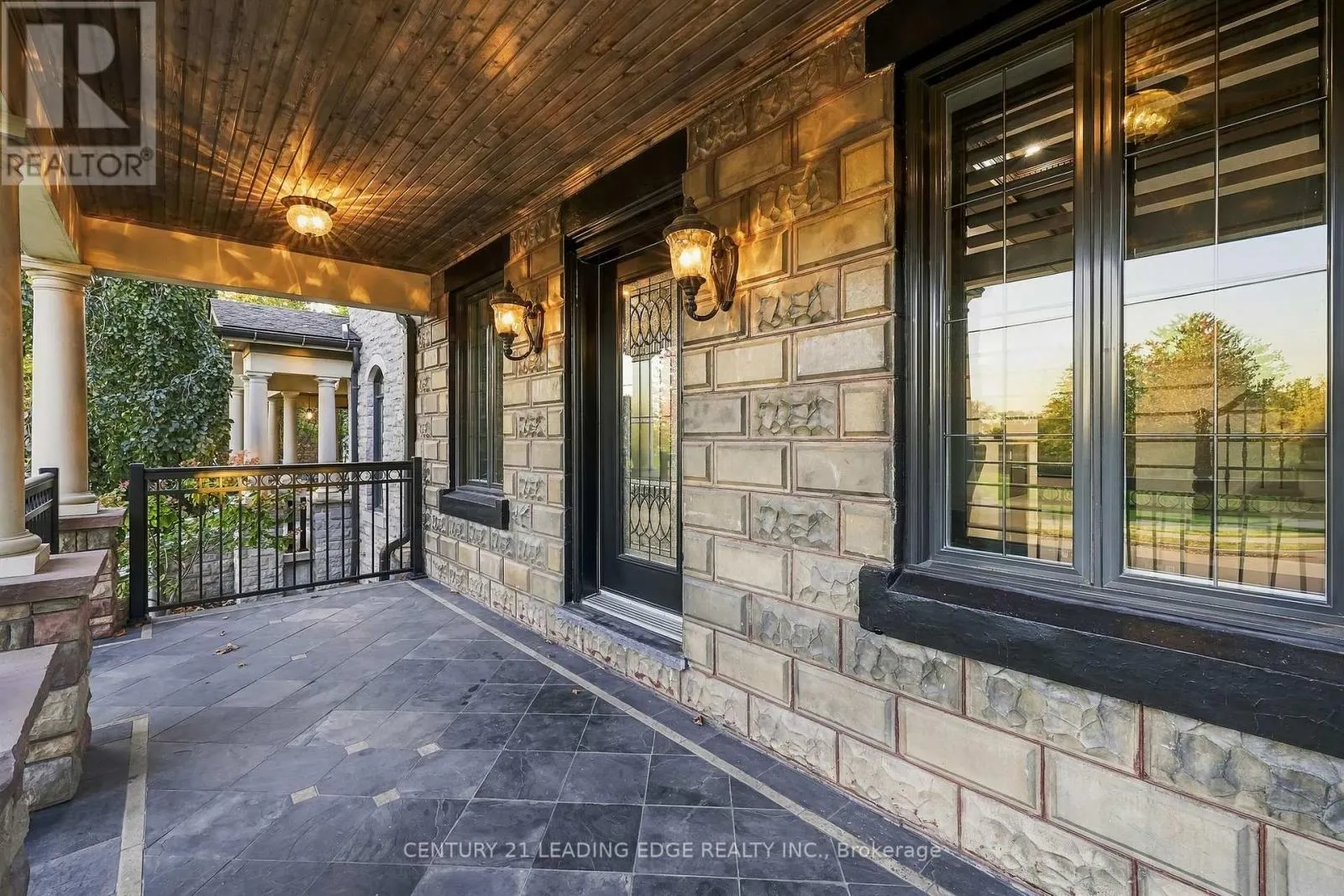 134 FRONT STREET E