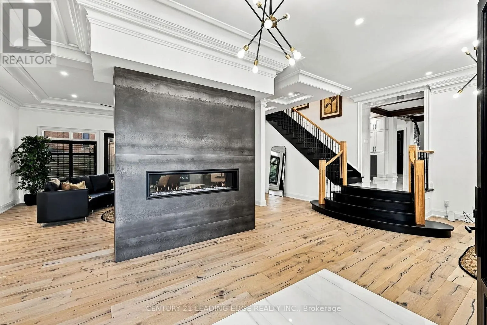 134 FRONT STREET E