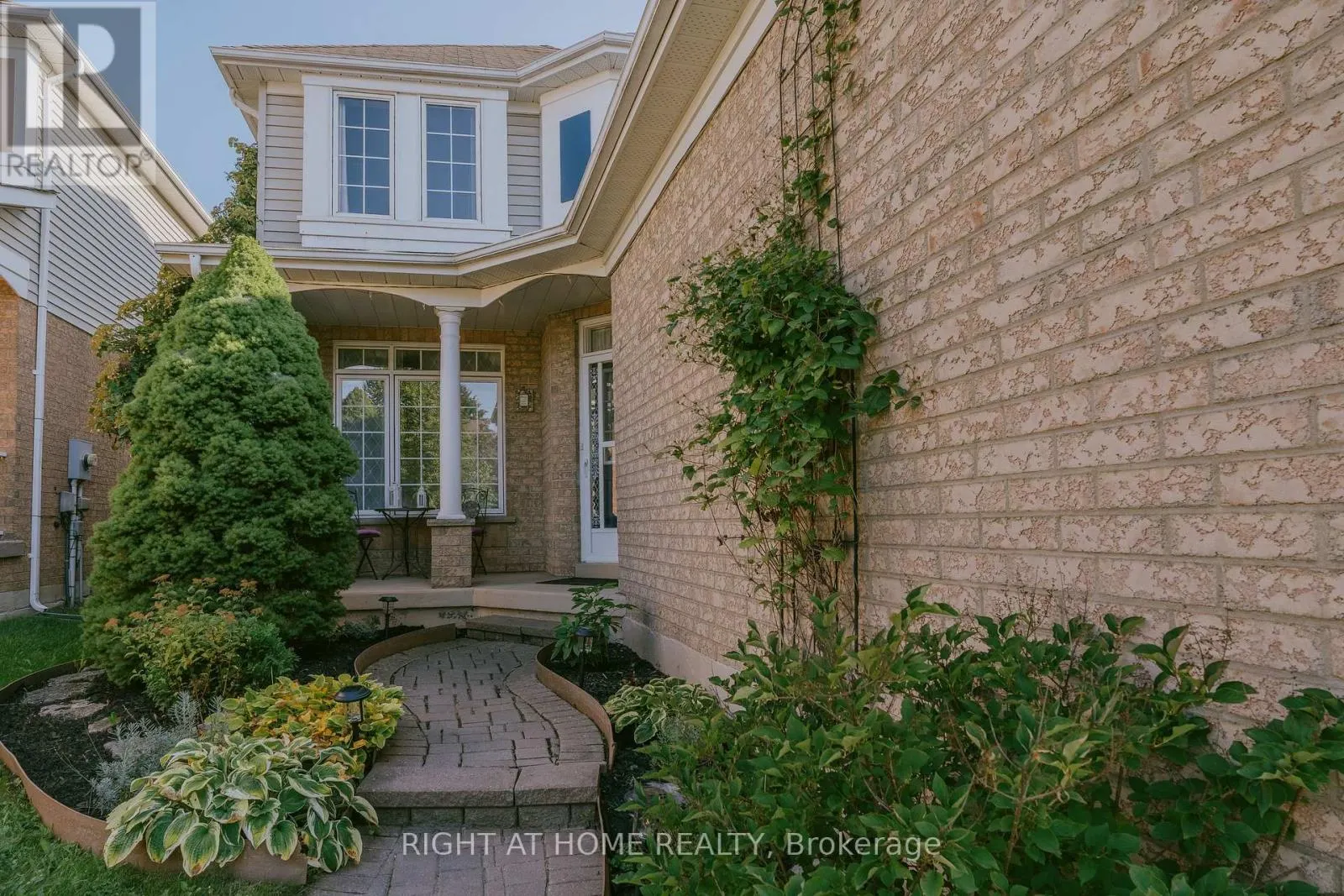 1014 SUMMITVIEW CRESCENT