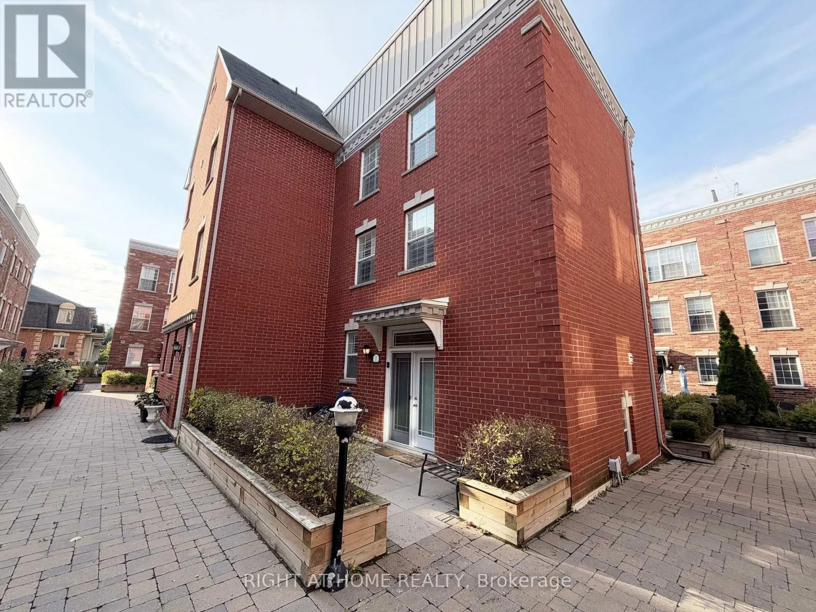1 FAIRHEAD MEWS