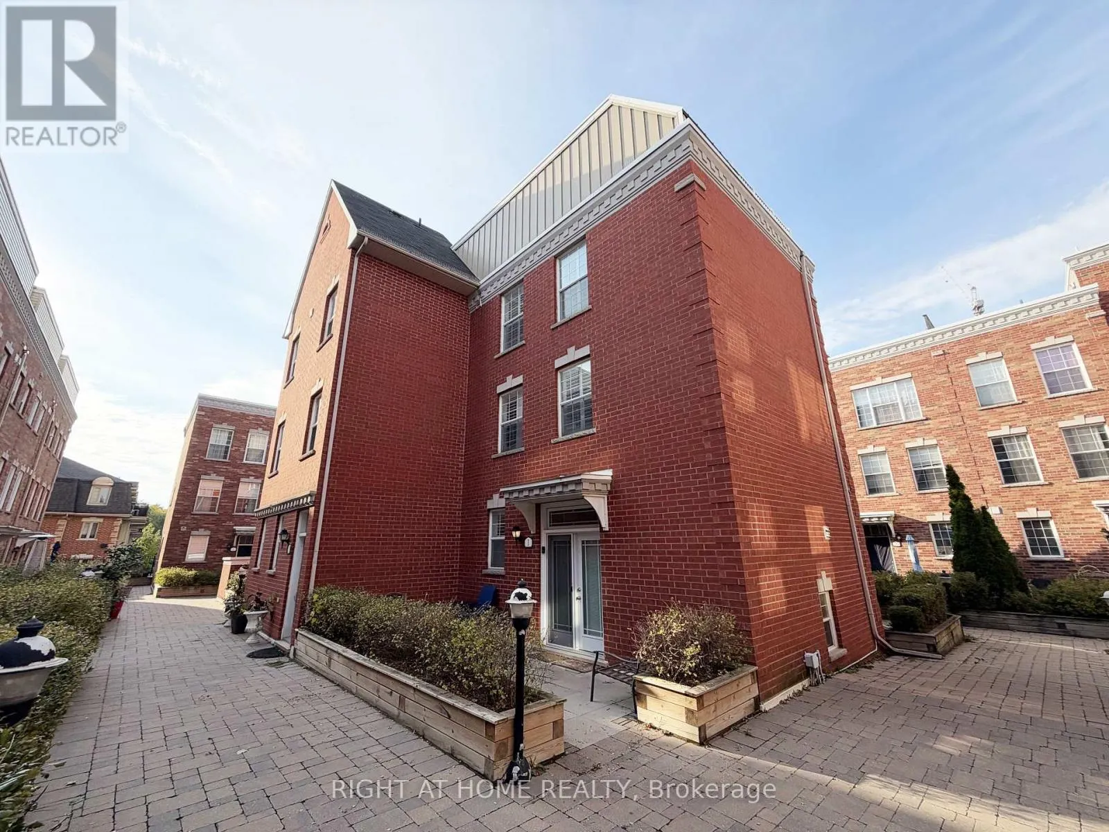 1 FAIRHEAD MEWS