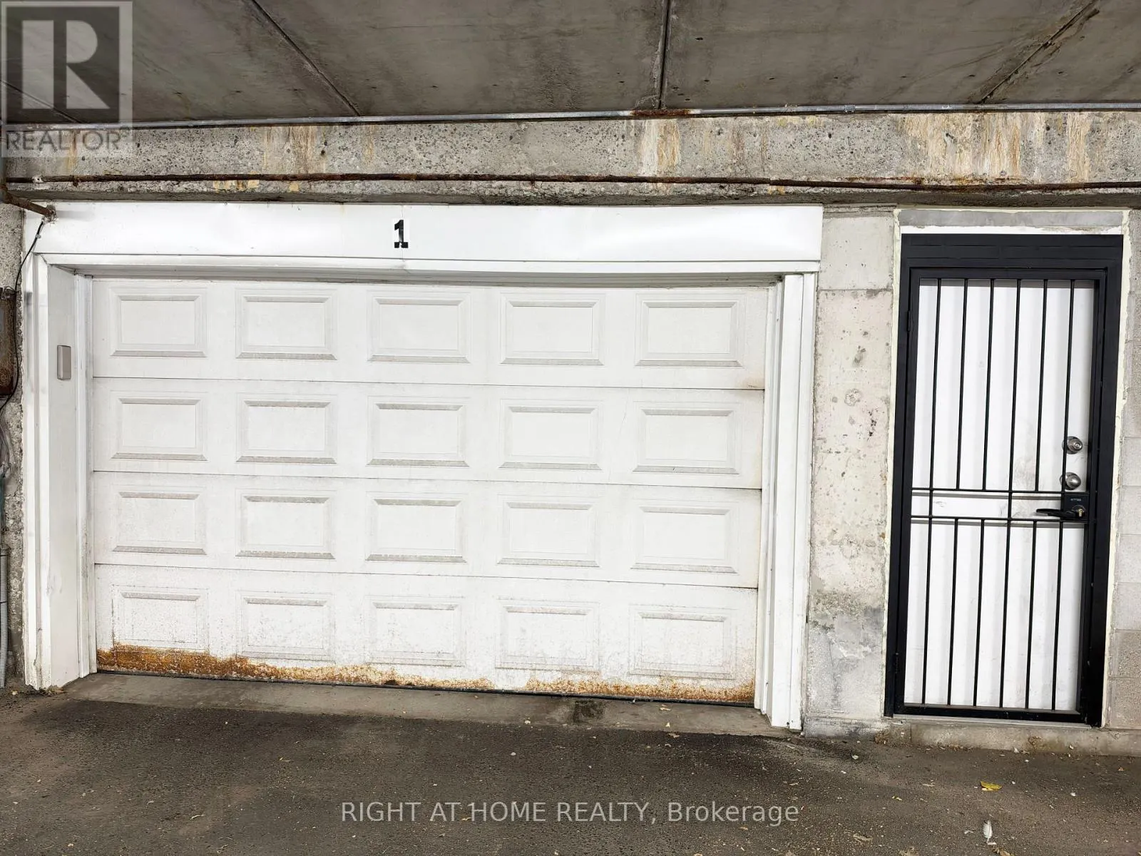 1 FAIRHEAD MEWS