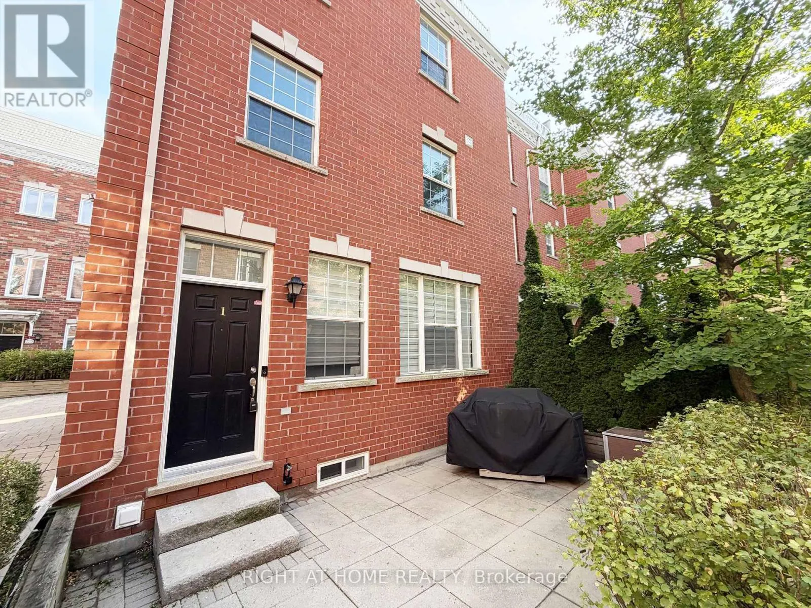 1 FAIRHEAD MEWS