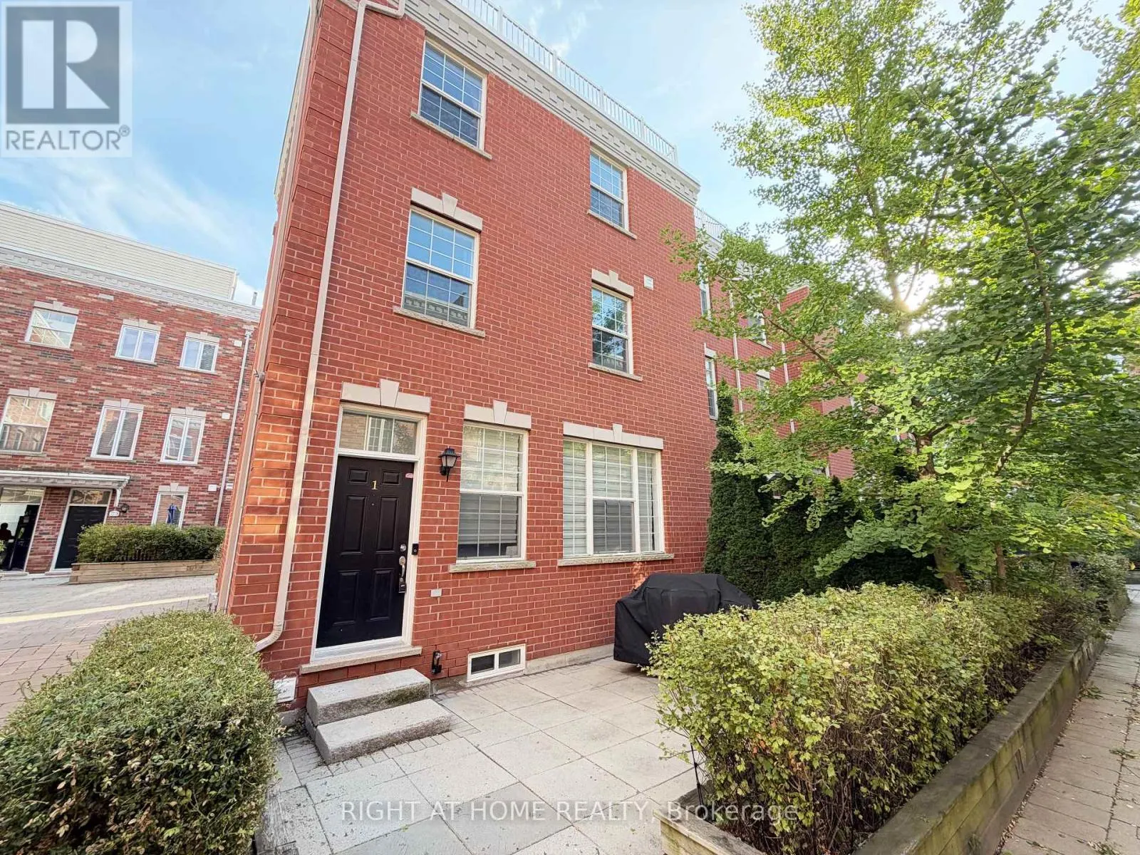 1 FAIRHEAD MEWS