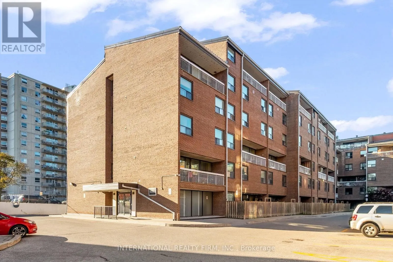 323 - 4064 LAWRENCE AVENUE E