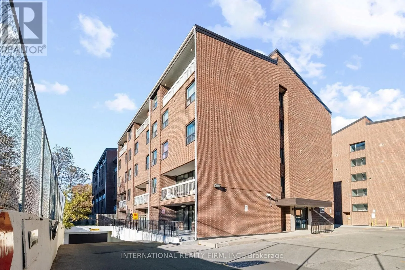 323 - 4064 LAWRENCE AVENUE E