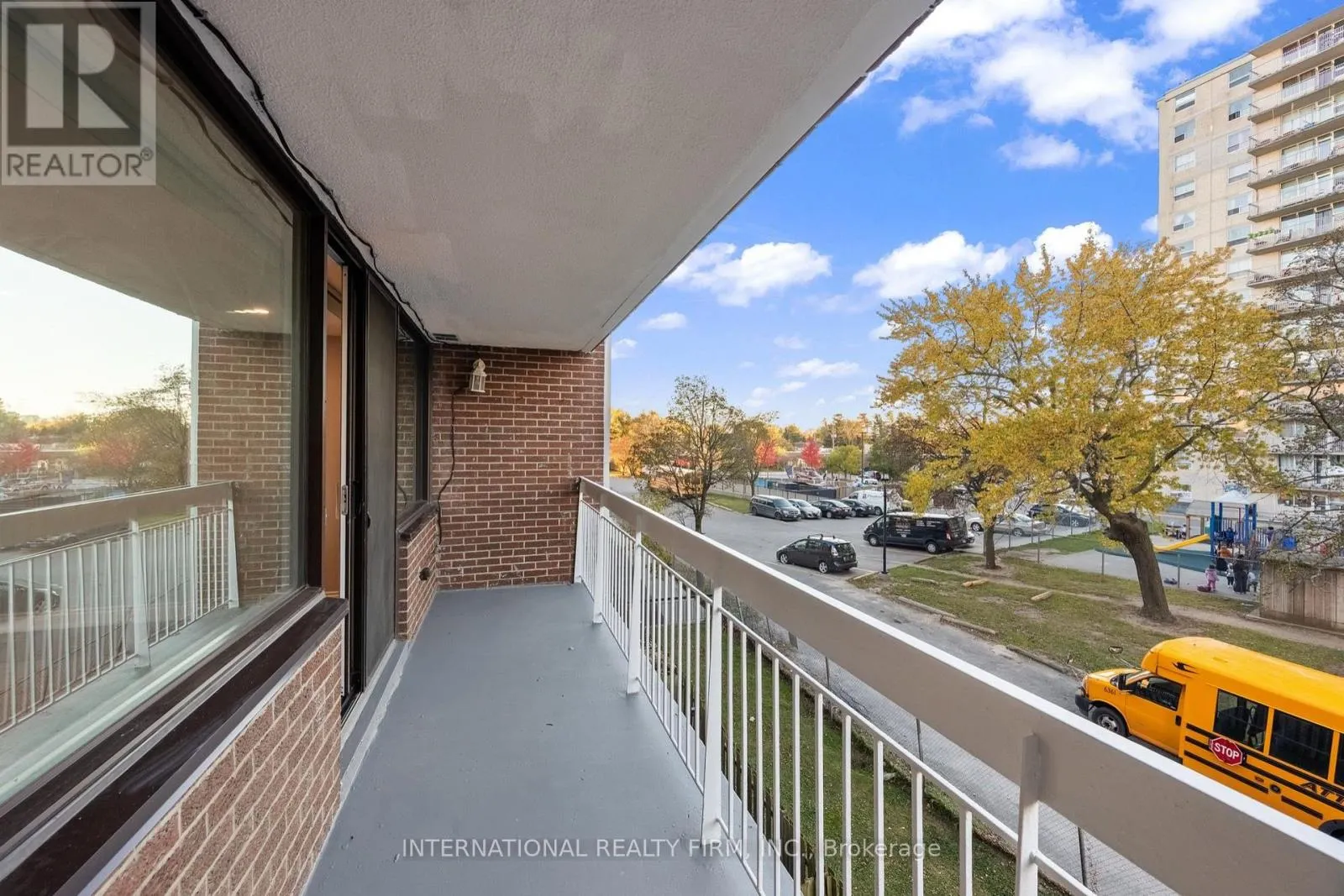 323 - 4064 LAWRENCE AVENUE E