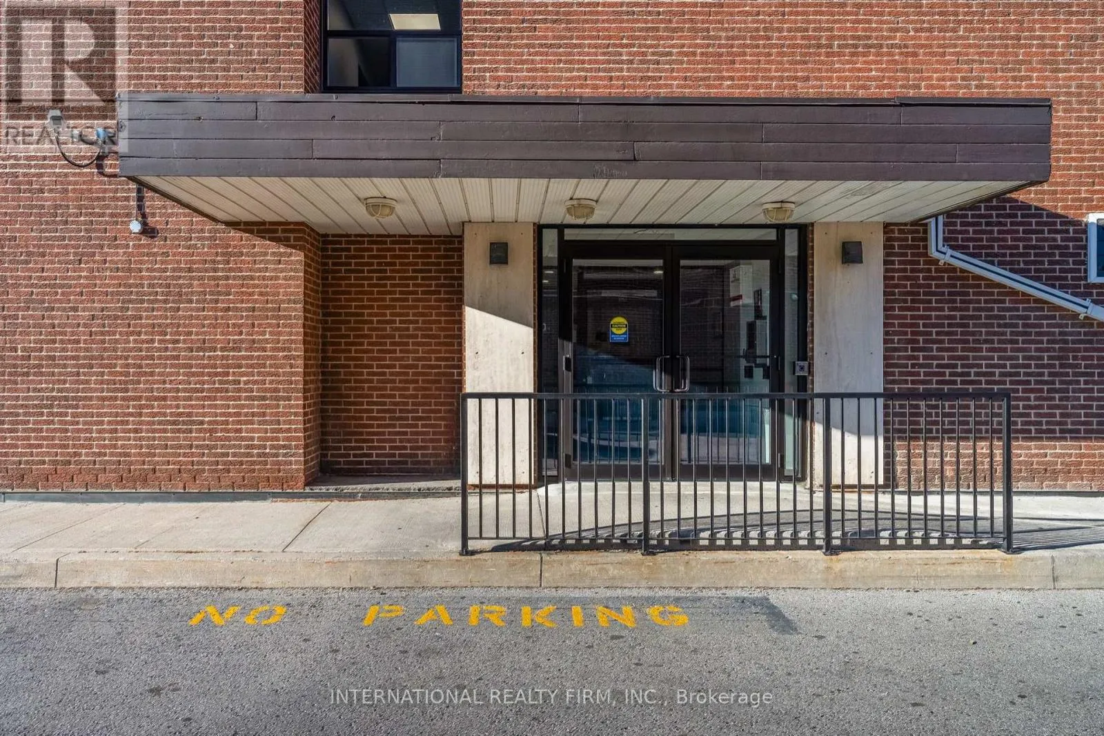 323 - 4064 LAWRENCE AVENUE E