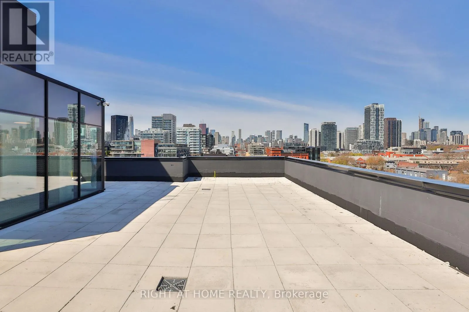 602 - 761 QUEEN STREET E