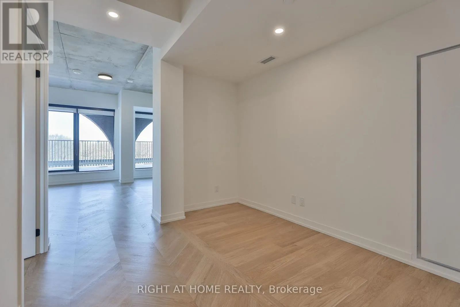 602 - 761 QUEEN STREET E