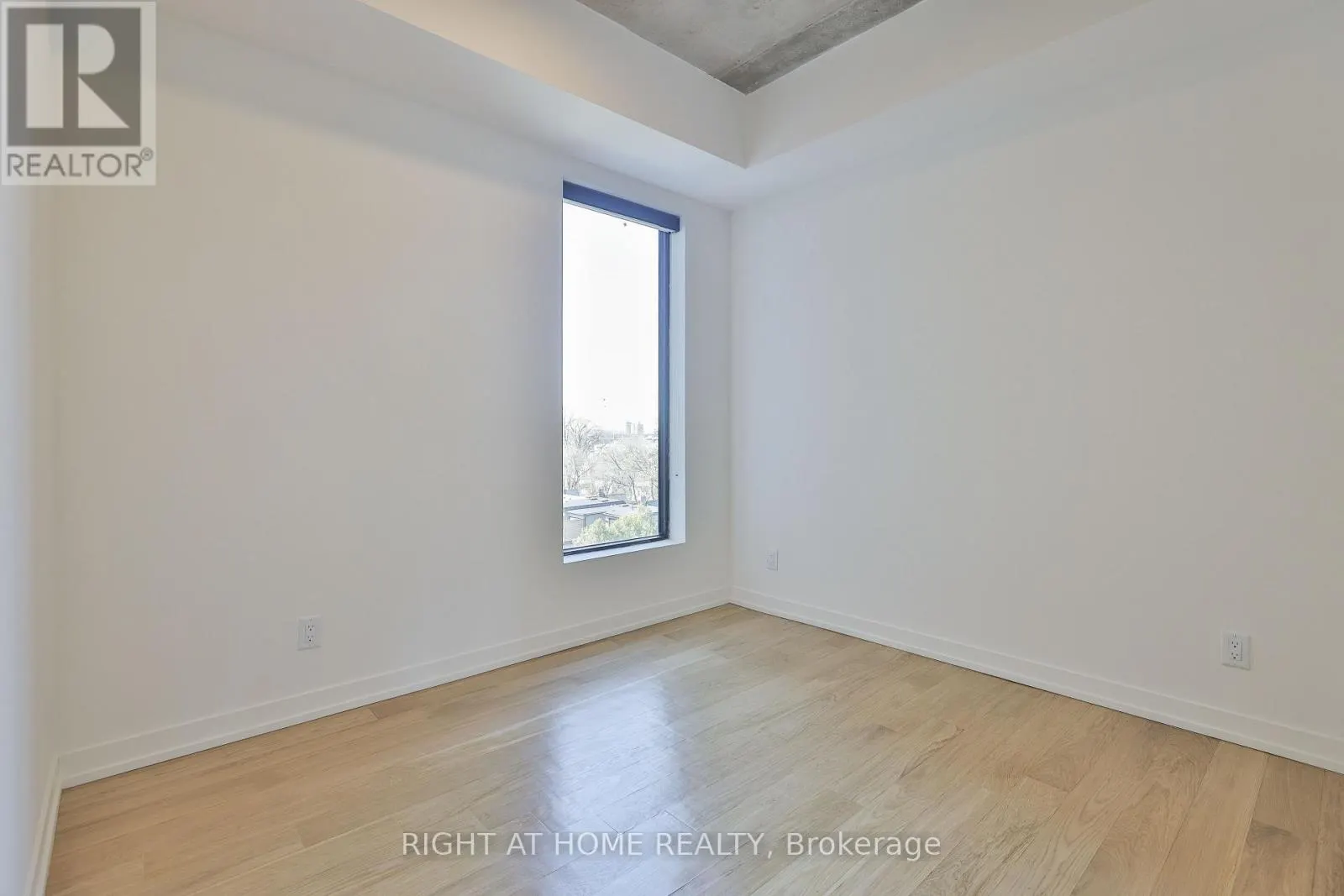 602 - 761 QUEEN STREET E