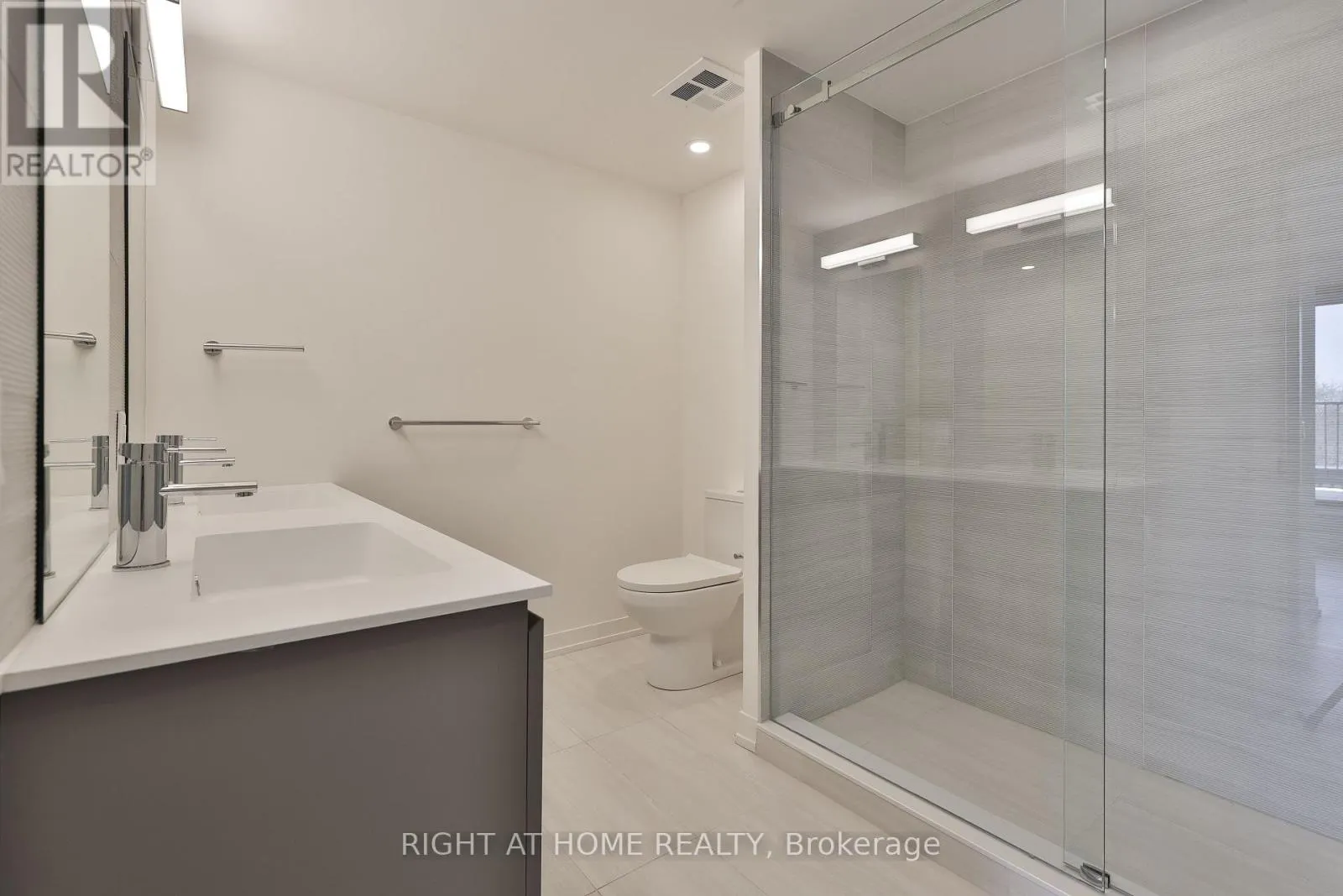 602 - 761 QUEEN STREET E