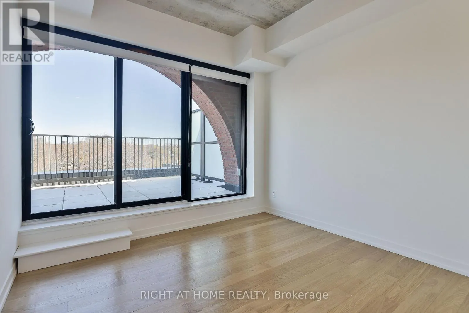 602 - 761 QUEEN STREET E
