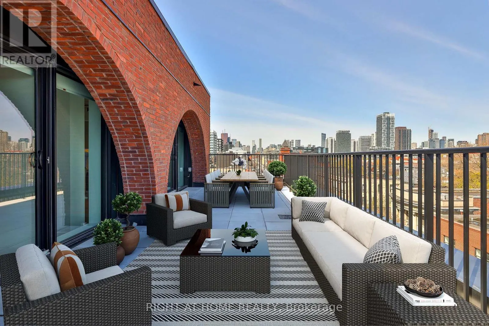 602 - 761 QUEEN STREET E