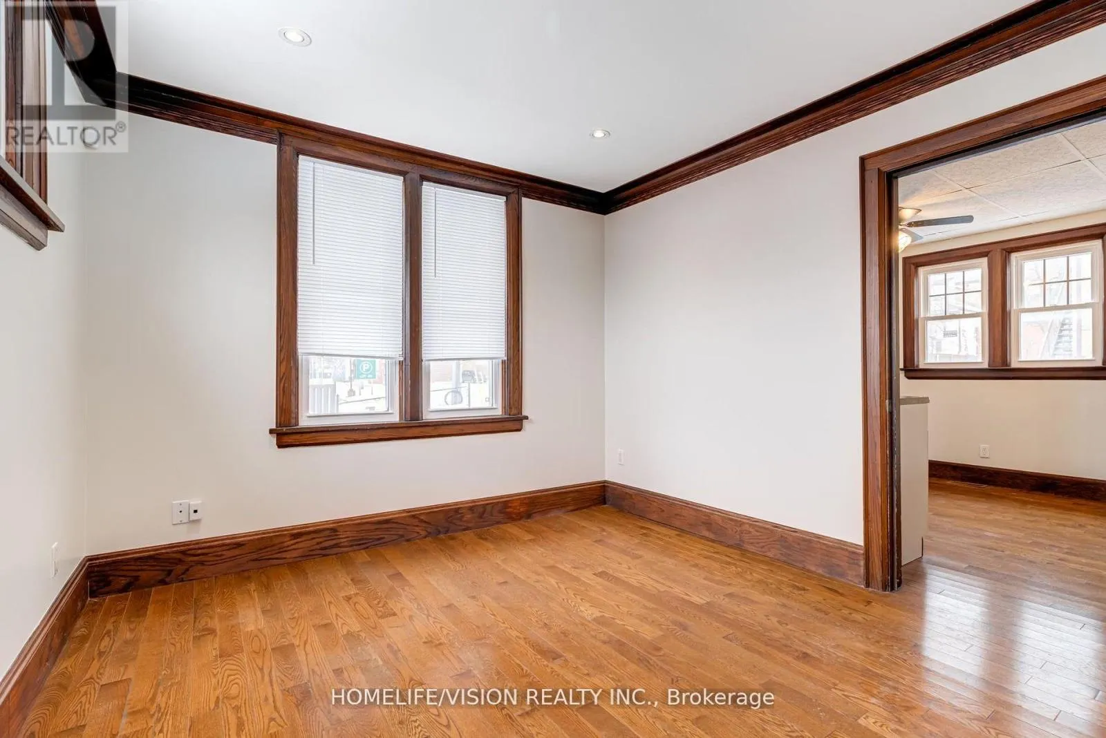 123 MARY STREET E