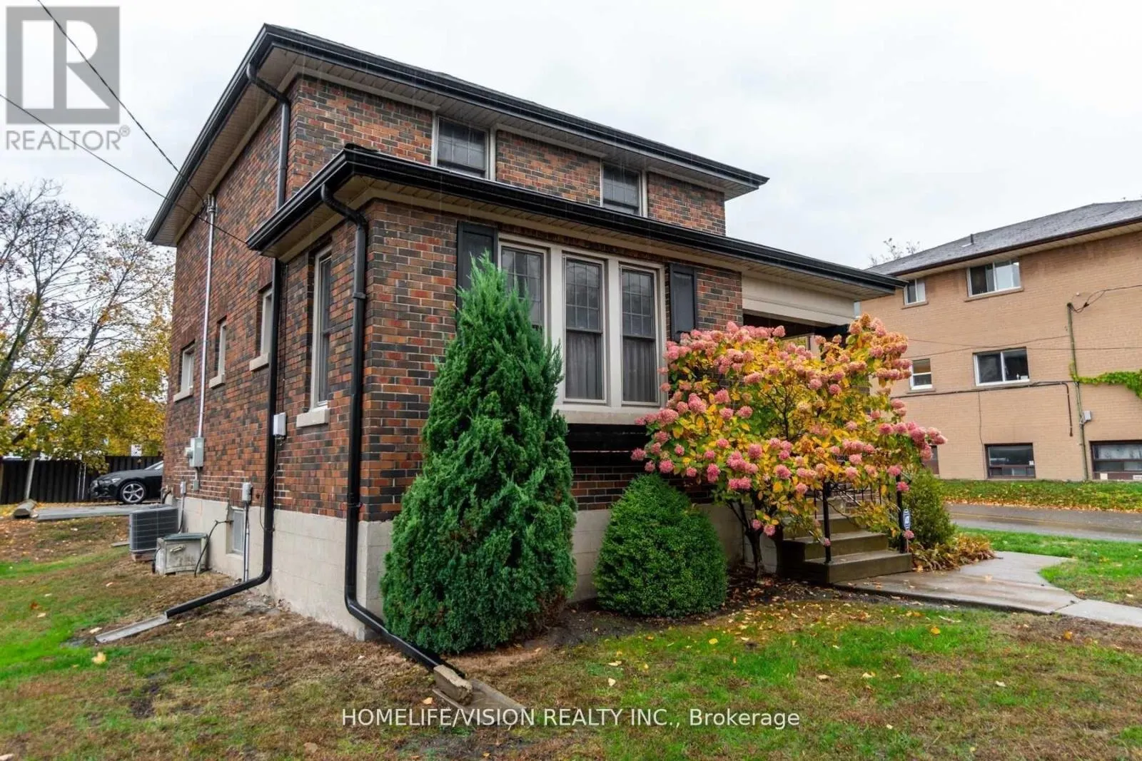 123 MARY STREET E