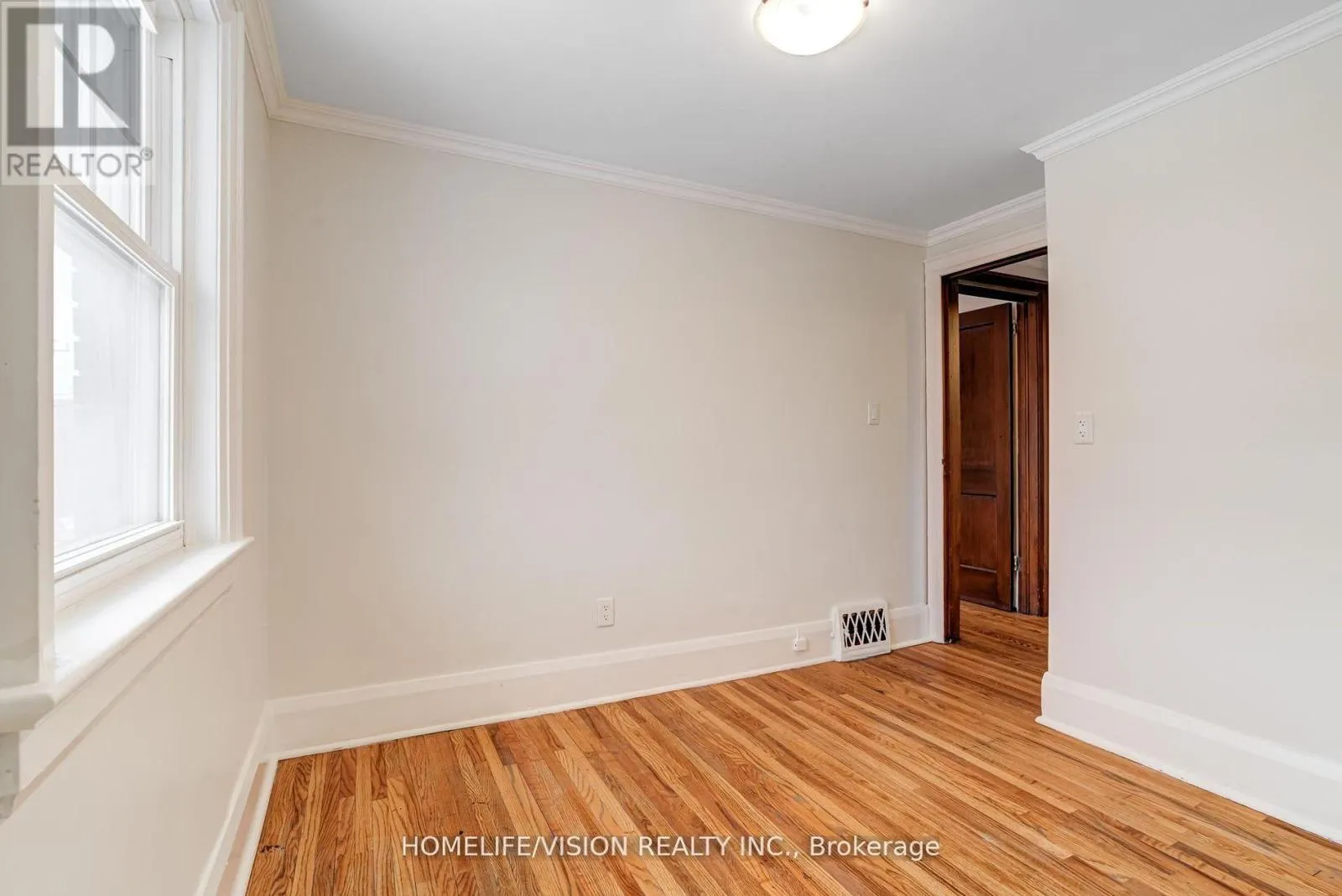 123 MARY STREET E