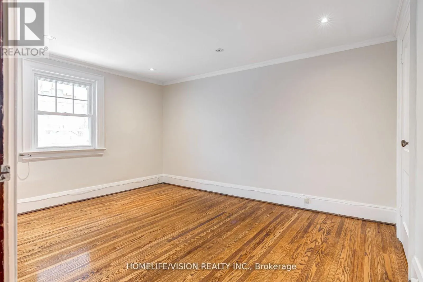 123 MARY STREET E