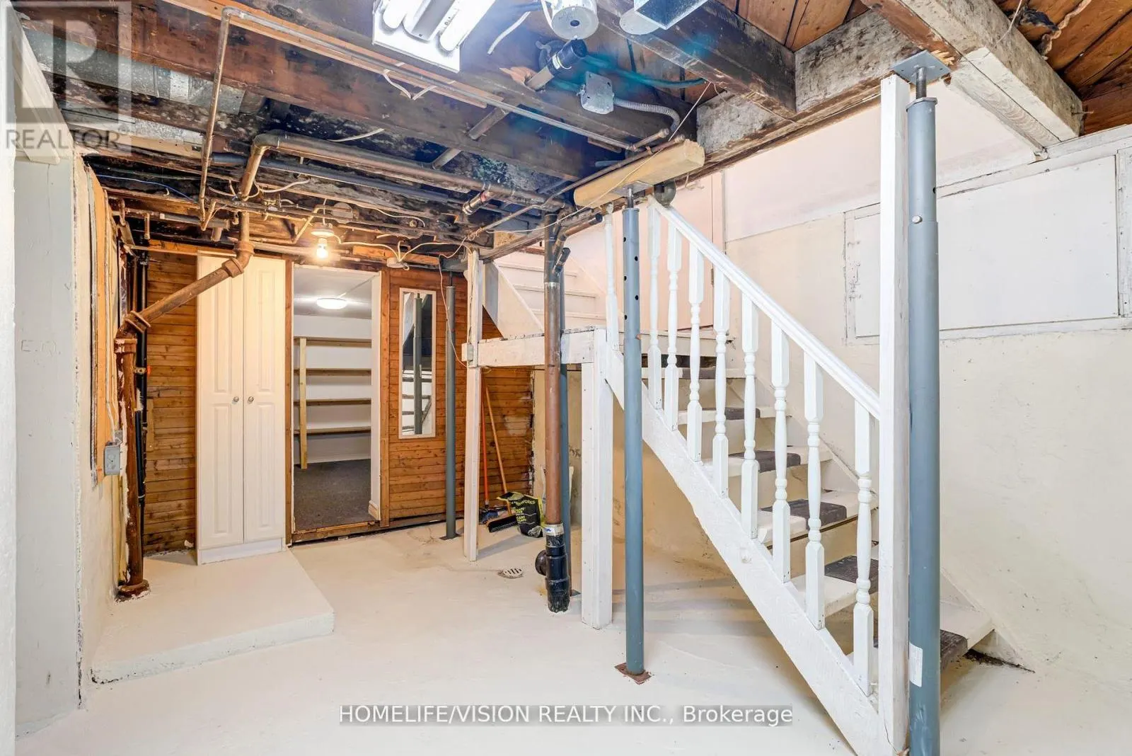 123 MARY STREET E