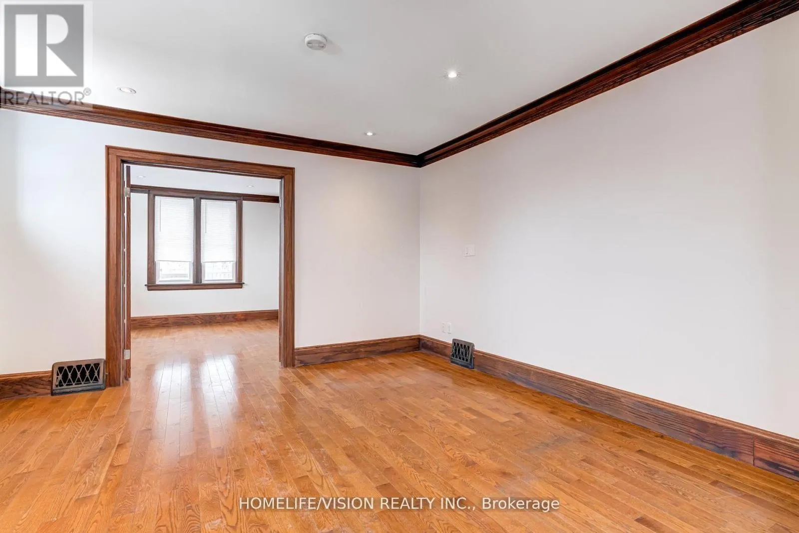 123 MARY STREET E