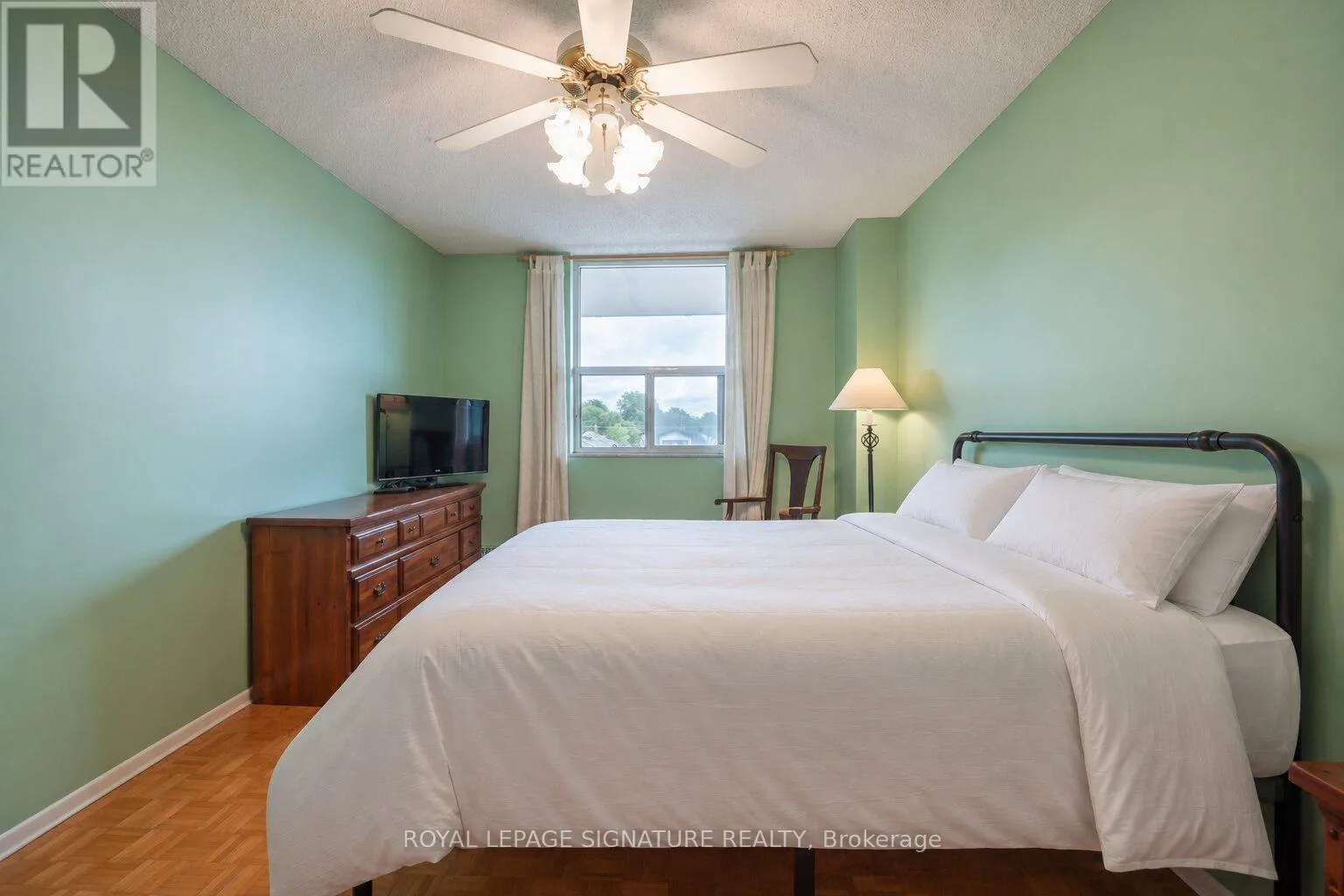 211 - 1071 WOODBINE AVENUE
