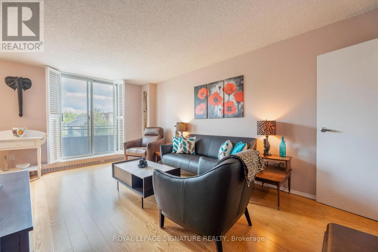 211 - 1071 WOODBINE AVENUE