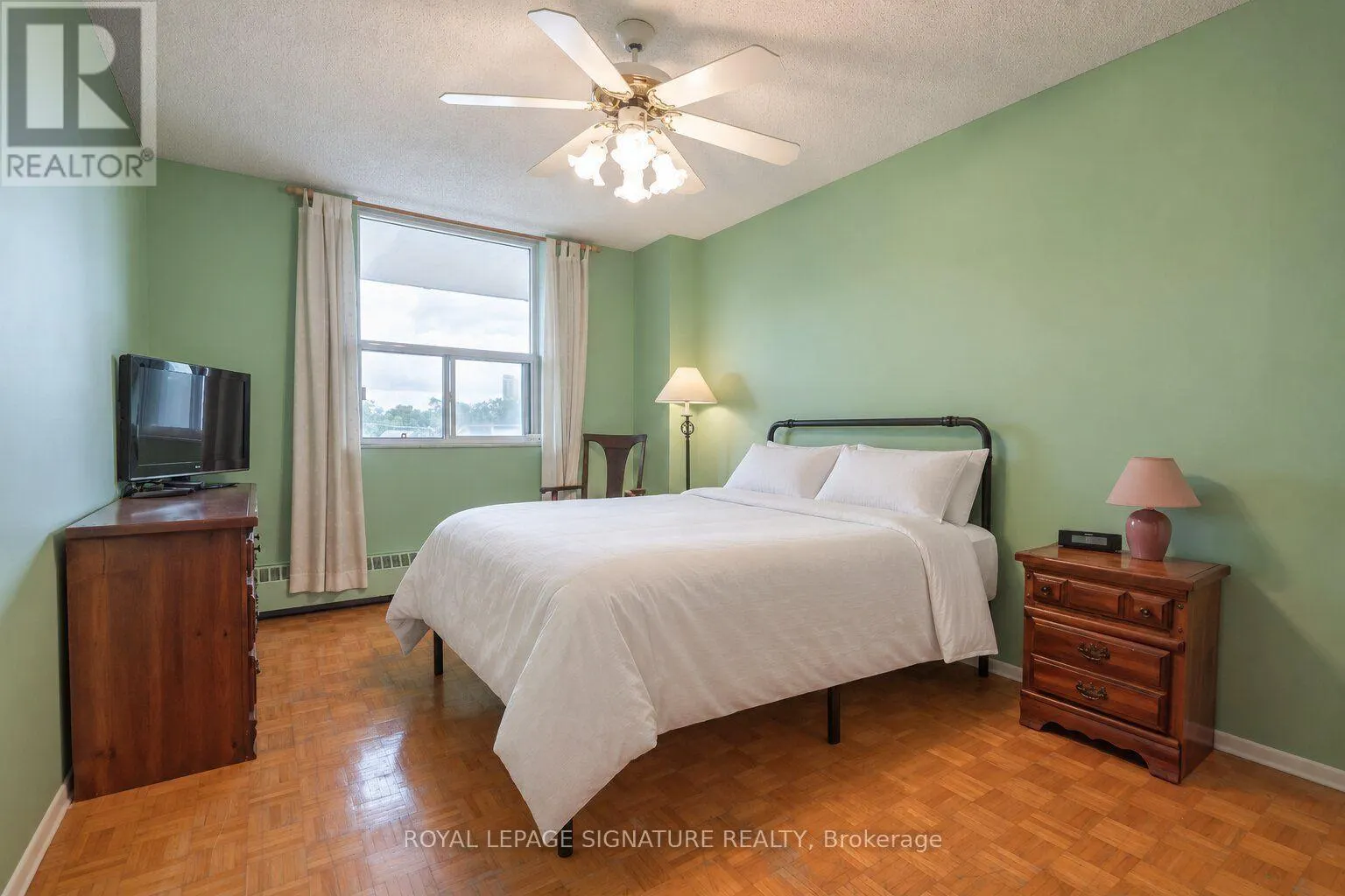 211 - 1071 WOODBINE AVENUE