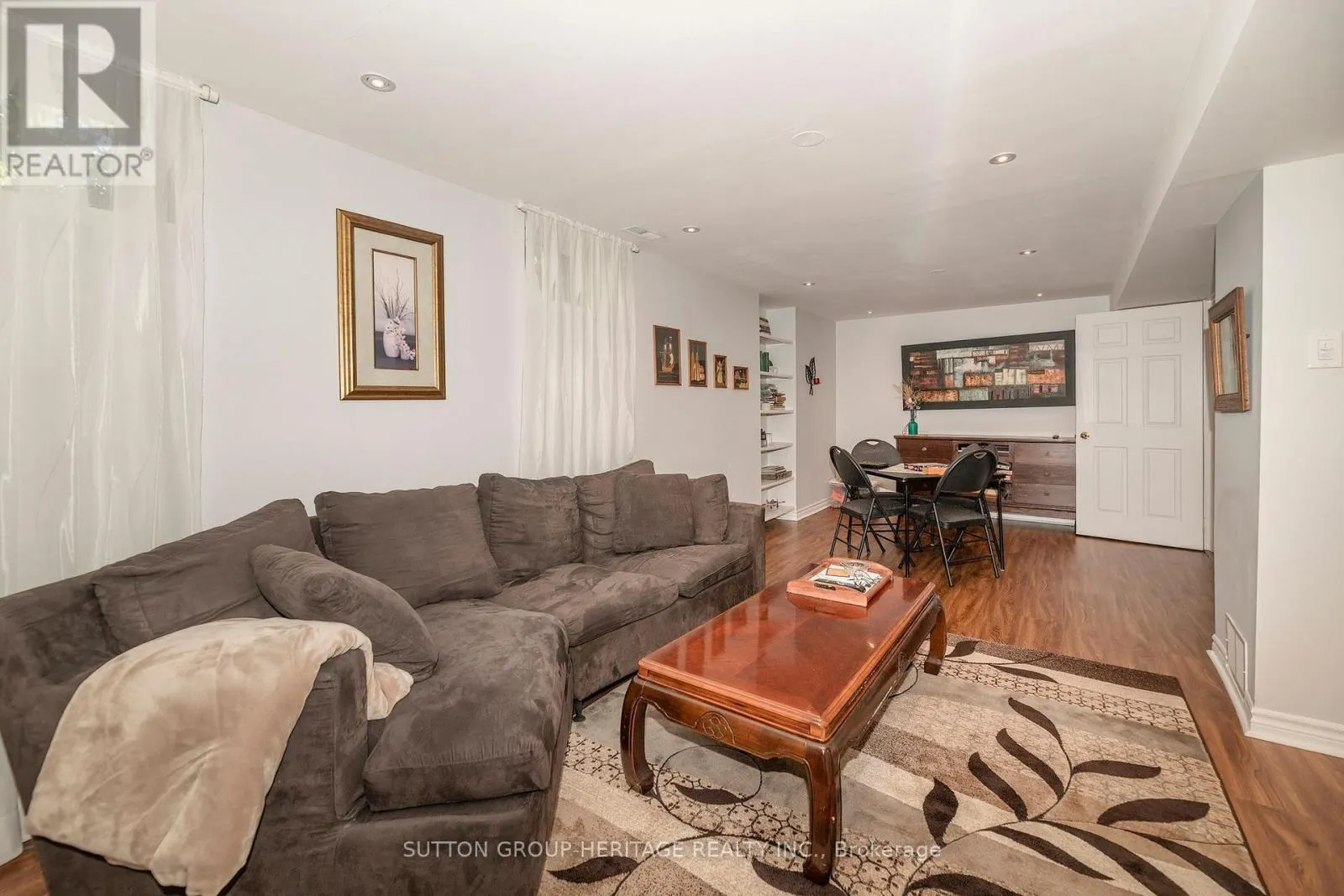 2526 LINWOOD STREET