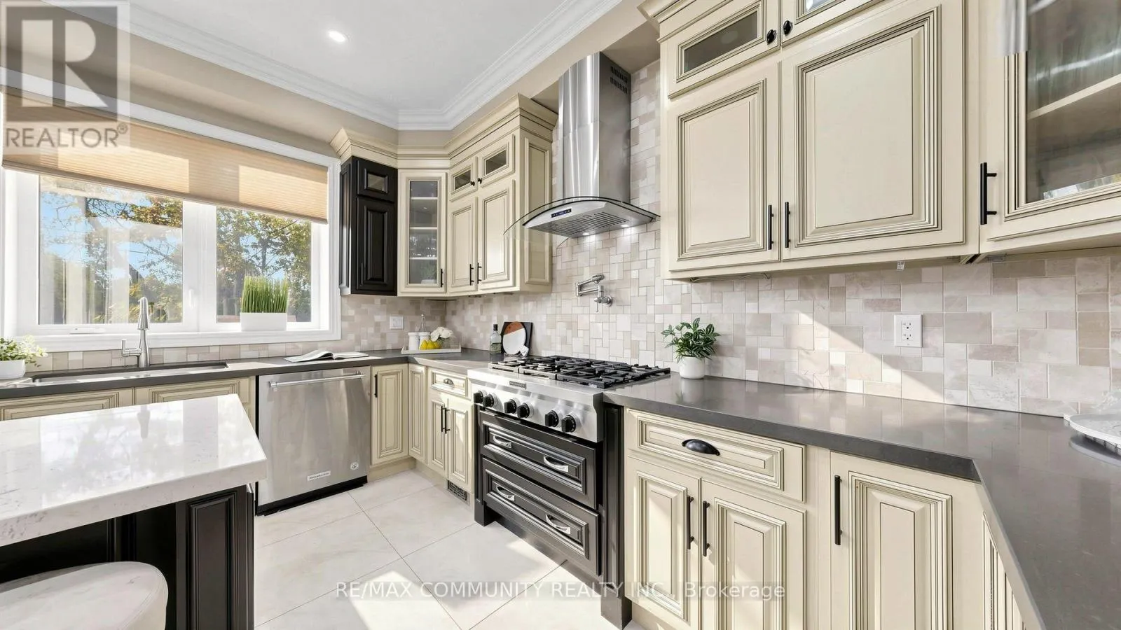 118 HAREWOOD AVENUE