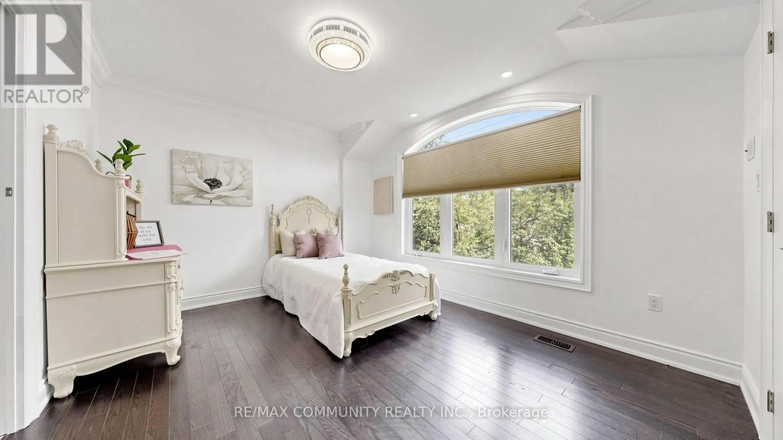 118 HAREWOOD AVENUE