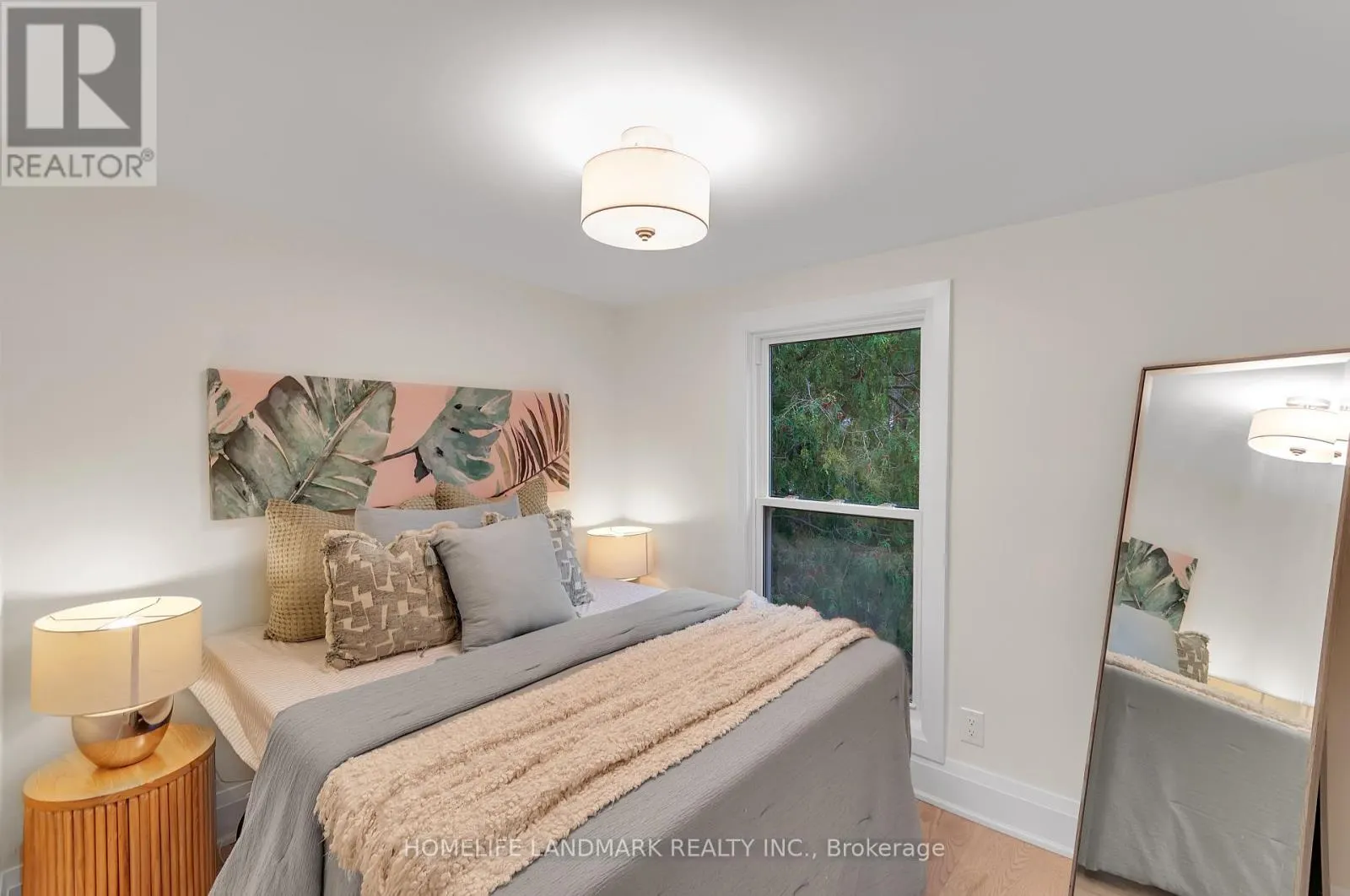 26 QUEENSDALE AVENUE