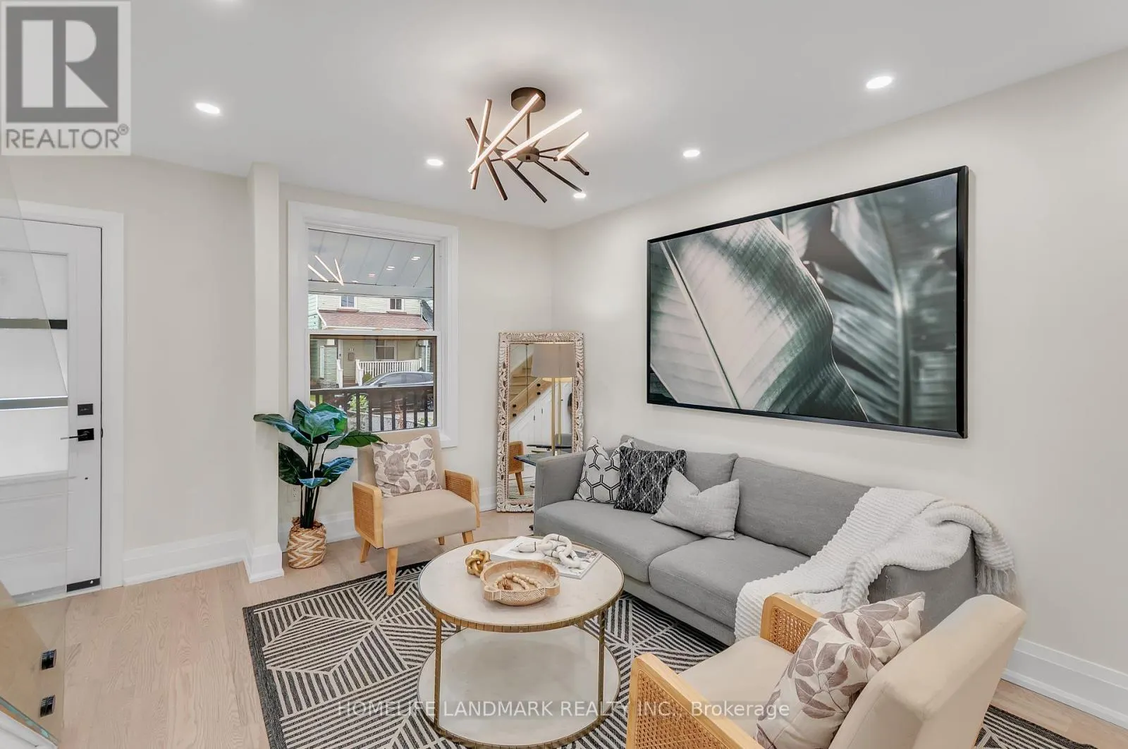 26 QUEENSDALE AVENUE
