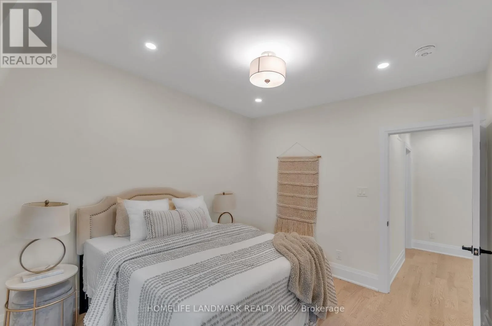 26 QUEENSDALE AVENUE