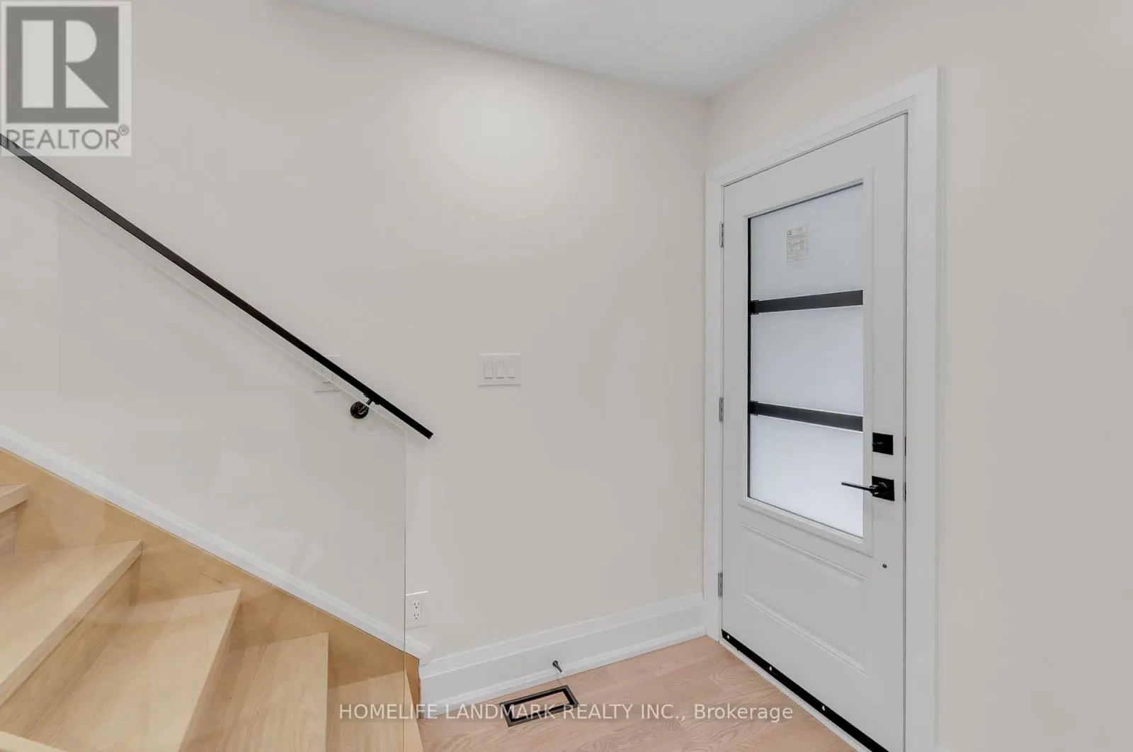 26 QUEENSDALE AVENUE